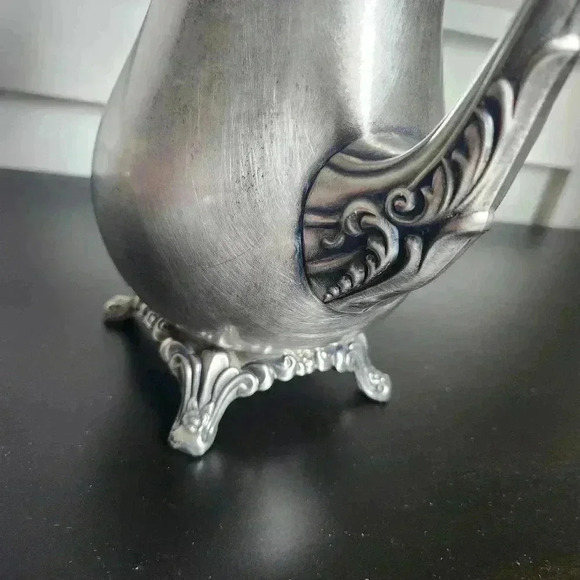 Oneida USA Silver Plated Ornate Footed Coffee Teapot - Picture 4 of 6